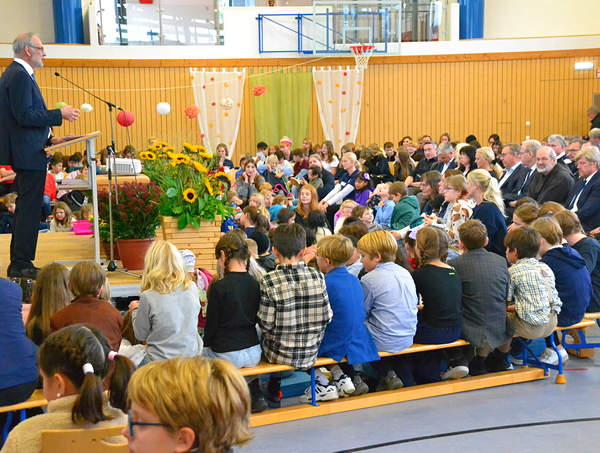 Liebfrauenhaus Herzogenaurach feierte 125-Jahr-Jubiläum mit Festakt und buntem Nachmittag Liebfrauenhaus Herzogenaurach feierte 125-Jahr-Jubiläum mit Festakt und buntem Nachmittag