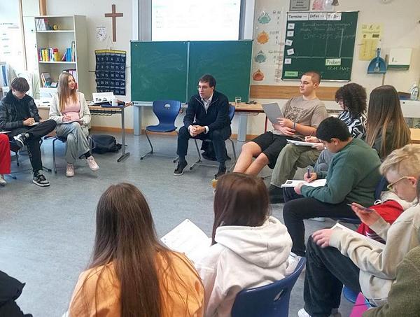 Liebfrauenhaus Schüler im Dialog mit dem Stadtrat Liebfrauenhaus Schüler im Dialog mit dem Stadtrat